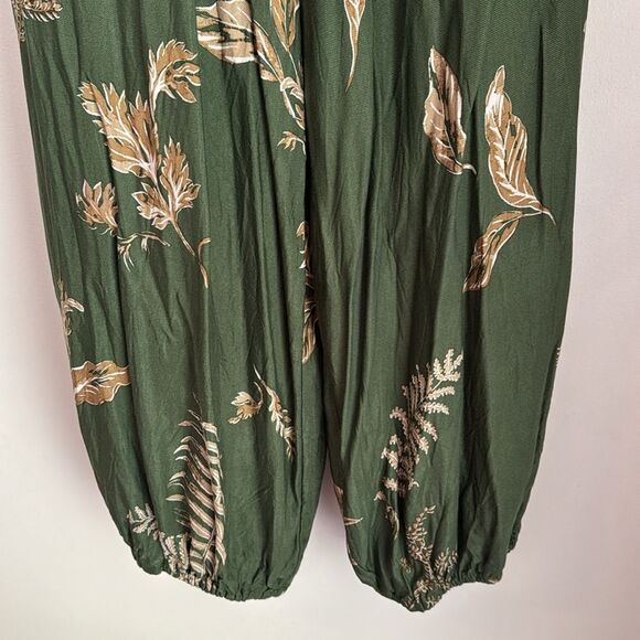 By Anthropologie Printed Balloon Leg Jumpsuit Size Large Olive Green Leaf Boho - Picture 4 of 5